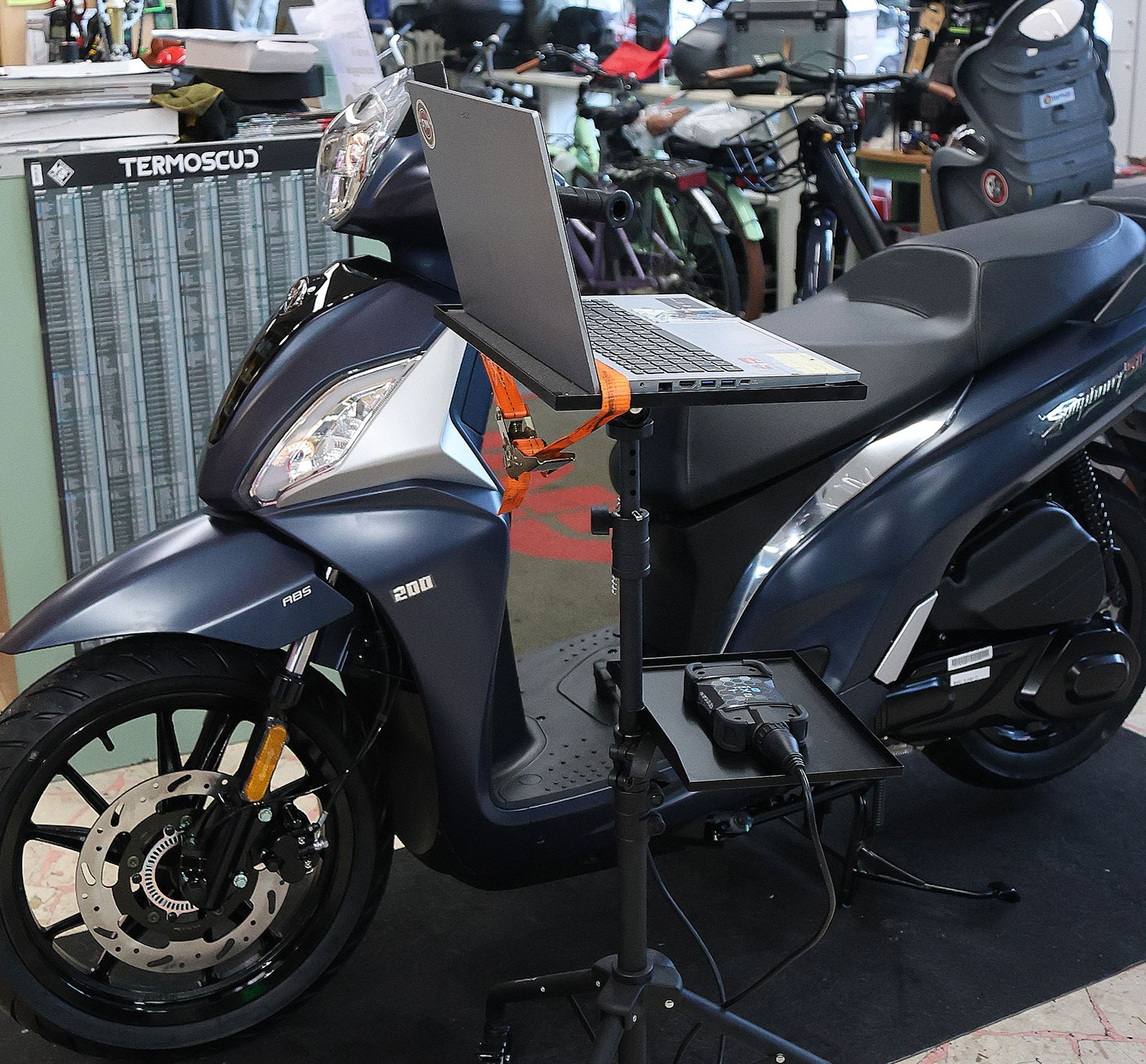 Vendita Moto e Bici Firenze Officina Riparazioni - Motocicli Reggioli Vendita Moto e Bici Firenze Officina Riparazioni - Motocicli Reggioli